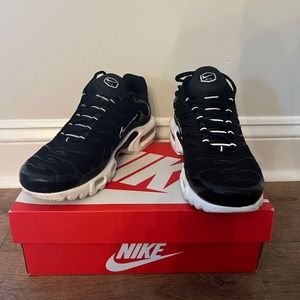 Women’s Nike air max plus